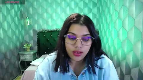 Snapshot of lindabreexlove chatting on 12-24-24, 10:22 online show from 12-24-24, 10:22