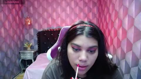 Snapshot of lindabreexlove chatting on 12-26-24, 02:22 online show from 12-26-24, 02:22