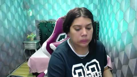 Snapshot of lindabreexlove chatting on 01-05-25, 03:00 online show from 01-05-25, 03:00