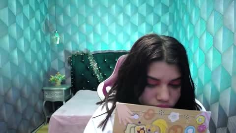 Snapshot of lindabreexlove chatting on 01-06-25, 07:52 online show from 01-06-25, 07:52