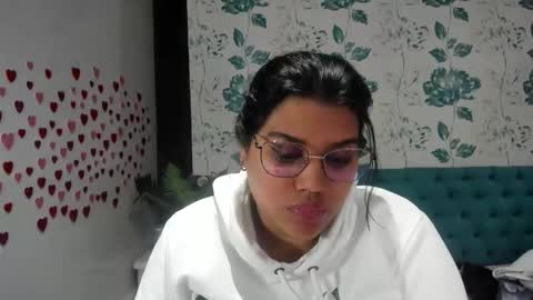 Snapshot of lindabreexlove chatting on 01-26-25, 08:23 online show from 01-26-25, 08:23