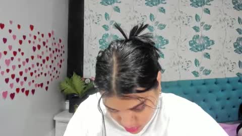 Snapshot of lindabreexlove chatting on 02-16-25, 08:11 online show from 02-16-25, 08:11