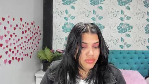 Snapshot of lindabreexlove chatting on 02-18-25, 05:53 online show from 02-18-25, 05:53