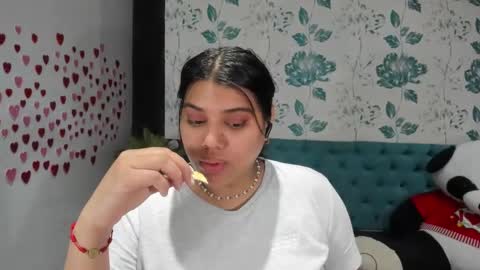 Snapshot of lindabreexlove chatting on 02-20-25, 03:41 online show from 02-20-25, 03:41