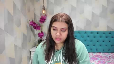 Snapshot of lindabreexlove chatting on 09-15-25, 04:23 online show from 09-15-25, 04:23