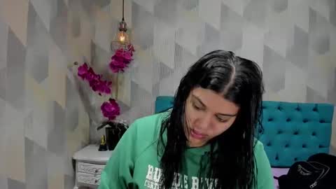 Snapshot of lindabreexlove chatting on 10-18-25, 12:39 online show from 10-18-25, 12:39