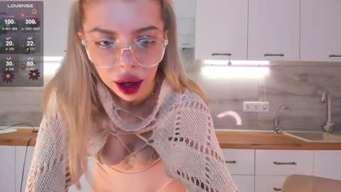 Snapshot of lindacrystalofc chatting on 01-27-25, 05:15 happy new year online show from 01-27-25, 05:15