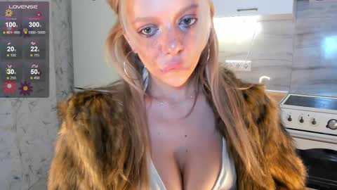 Snapshot of lindacrystalofc chatting on 02-27-25, 12:10 happy new year online show from 02-27-25, 12:10