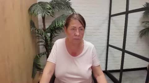 Linda online show from 06-15-26, 01:02