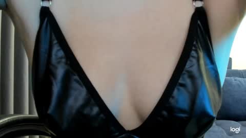 Snapshot of lindamei chatting on 09-18-25, 04:53 lindamei online show from 09-18-25, 04:53