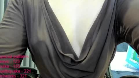 Snapshot of lindamei chatting on 10-12-25, 12:26 lindamei online show from 10-12-25, 12:26