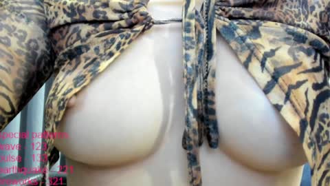 Snapshot of lindamei chatting on 11-08-25, 01:55 lindamei online show from 11-08-25, 01:55