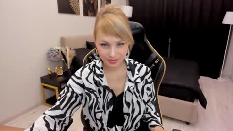 Snapshot of lindasandy chatting on 10-13-25, 06:13 lindasandy online show from 10-13-25, 06:13