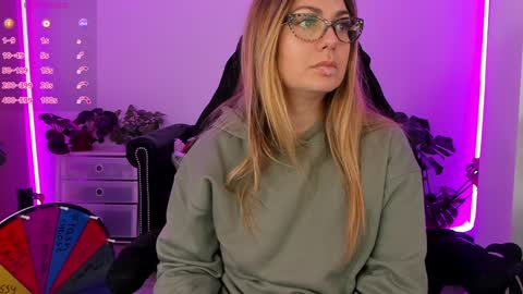 Linda  --  online show from 01-19-25, 09:34