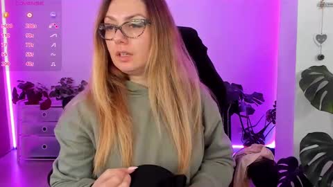 Linda  --  online show from 02-10-25, 09:25