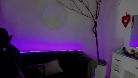 Lindsay    online show from 01-18-26, 05:00