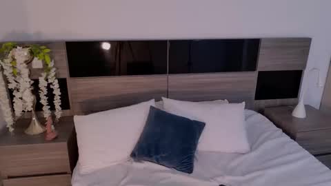 Lin online show from 03-03-26, 01:12