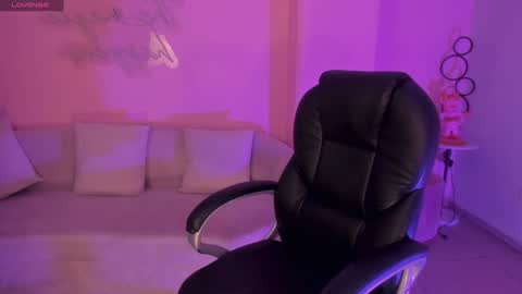 Snapshot of lindseymoss_ chatting on 12-30-24, 05:26 Lindsey Moss online show from 12-30-24, 05:26