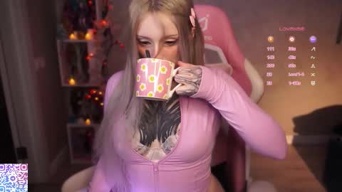 Lina online show from 12-17-25, 07:20