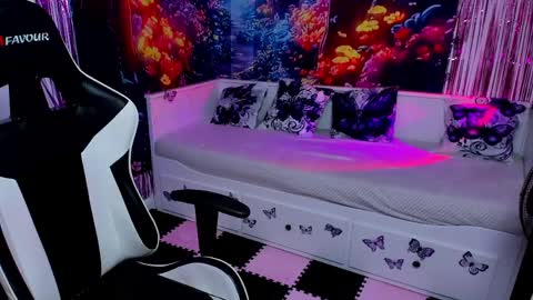 Snapshot of linphea chatting on 05-24-26, 06:35 Tina online show from 05-24-26, 06:35