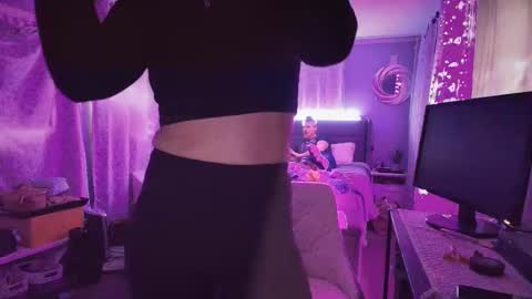 linuxgirlsudosu online show from 04-05-26, 02:36