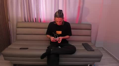Snapshot of lior_evan chatting on 11-11-25, 11:43 Lior evan online show from 11-11-25, 11:43