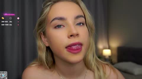 Snapshot of lipswithsmileonthem chatting on 01-26-25, 01:09 Amelia online show from 01-26-25, 01:09