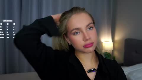 Snapshot of lipswithsmileonthem chatting on 03-06-25, 01:05 Amelia online show from 03-06-25, 01:05