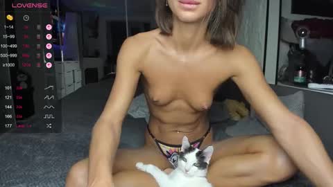 Snapshot of lisa__fox chatting on 10-16-25, 03:29 Lisa online show from 10-16-25, 03:29