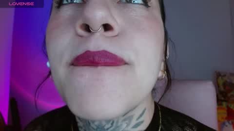 Lisa online show from 10-21-25, 02:01