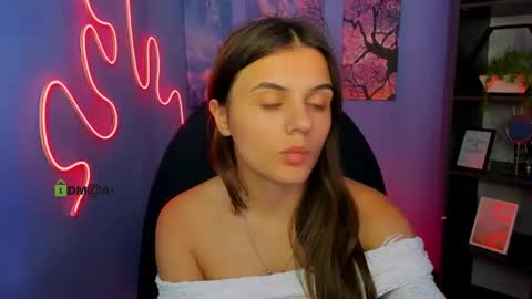 Snapshot of lisa_dark_ chatting on 06-25-26, 03:27 Lisa online show from 06-25-26, 03:27