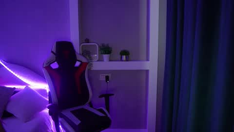 Snapshot of lisa_elfy chatting on 02-11-26, 01:27 lisa_elfy online show from 02-11-26, 01:27