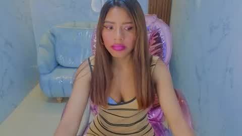 Snapshot of lisa_s1 chatting on 06-17-26, 08:43 Liz online show from 06-17-26, 08:43