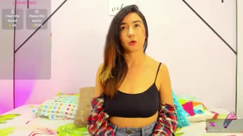 lisa white  online show from 11-22-25, 04:11