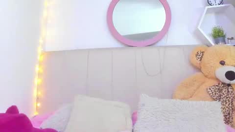 Snapshot of lisaa_a chatting on 11-04-25, 12:21 Lisa online show from 11-04-25, 12:21