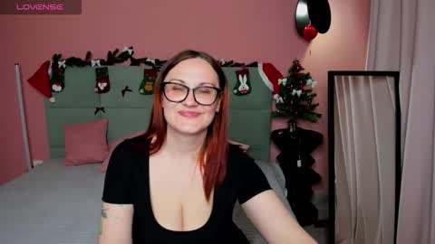 Snapshot of lisaamoree chatting on 12-15-25, 08:51 Ur sensual Lisa online show from 12-15-25, 08:51