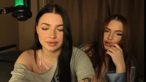 Snapshot of lisaanddenis chatting on 11-05-25, 12:16 Lisa and Den online show from 11-05-25, 12:16