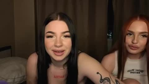 Snapshot of lisaanddenis chatting on 11-24-25, 04:40 Lisa and Den online show from 11-24-25, 04:40