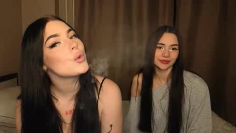 Snapshot of lisaanddenis chatting on 11-30-25, 01:15 Lisa and Den online show from 11-30-25, 01:15