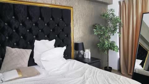 lisacroft online show from 02-22-25, 01:02