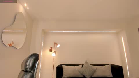 Lisa  Flowers online show from 02-05-26, 07:57