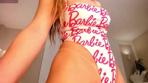 Lisa  Flowers online show from 02-14-26, 08:33