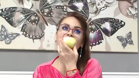 Snapshot of lisagrand chatting on 02-05-25, 02:26 Lisa Grand online show from 02-05-25, 02:26