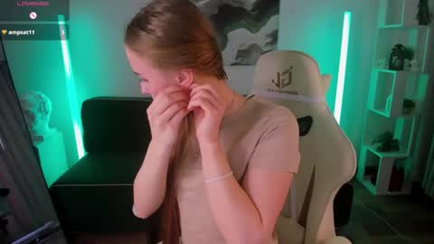 Snapshot of lisahille chatting on 02-24-26, 08:01 Lisa online show from 02-24-26, 08:01