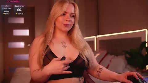 Snapshot of lisalovesweet chatting on 06-11-26, 07:28 Lisa online show from 06-11-26, 07:28