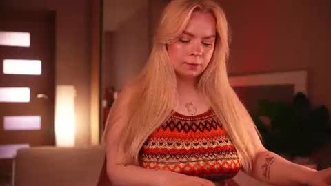 Snapshot of lisalovesweet chatting on 06-22-26, 07:49 Lisa online show from 06-22-26, 07:49
