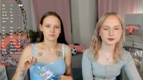 Lisa blonde  Alisa brunette online show from 07-01-26, 10:31