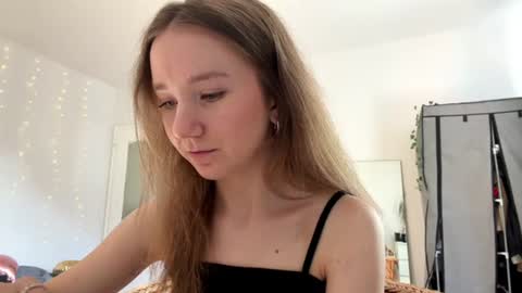 lisasmall online show from 06-14-26, 04:09