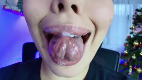 Snapshot of lisbet_21x chatting on 12-30-24, 10:34 Lisbet online show from 12-30-24, 10:34