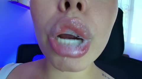 Snapshot of lisbet_21x chatting on 01-27-25, 10:06 Lisbet online show from 01-27-25, 10:06